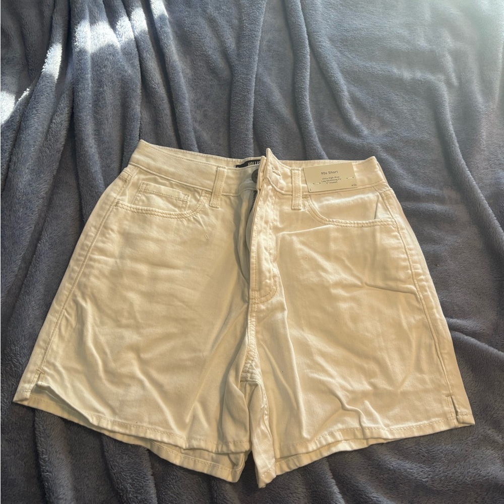 Hollister Off-White 90s High-Rise Shorts